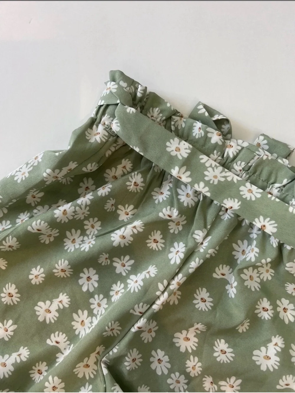 Shein Teen Daisy Print Paperbag Waist Shorts - Sage Green size 10-11y